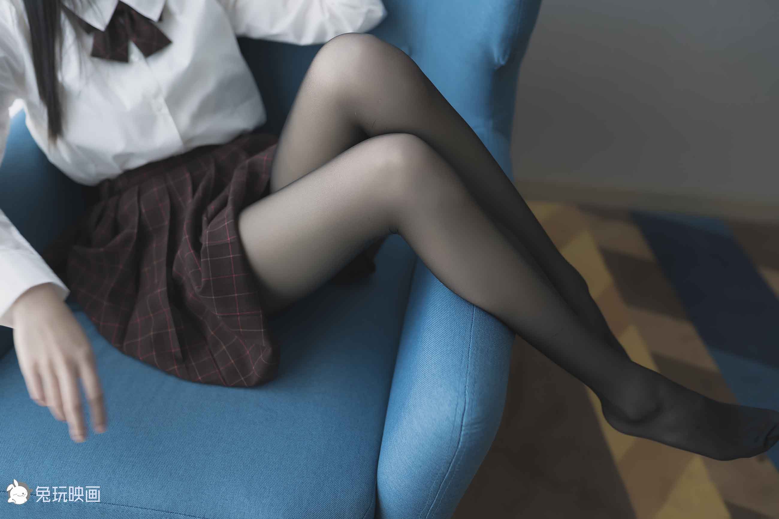 [兔玩映画]B88.004蓝椅子上的黑丝少女插图6